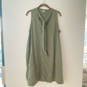 Splendid Crosshatch V-Neck Tie Dress